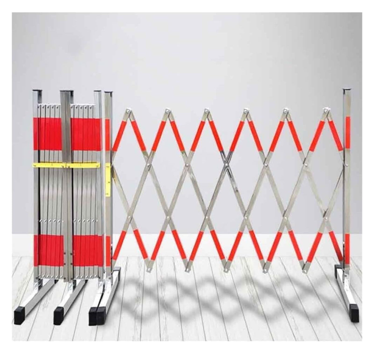 Teles Expandable Metal Barricade, Portable Traffic Control Barrier, Roadblock & Construction Fencing, 1.5 x 2 m Safety Solution for Events & Security