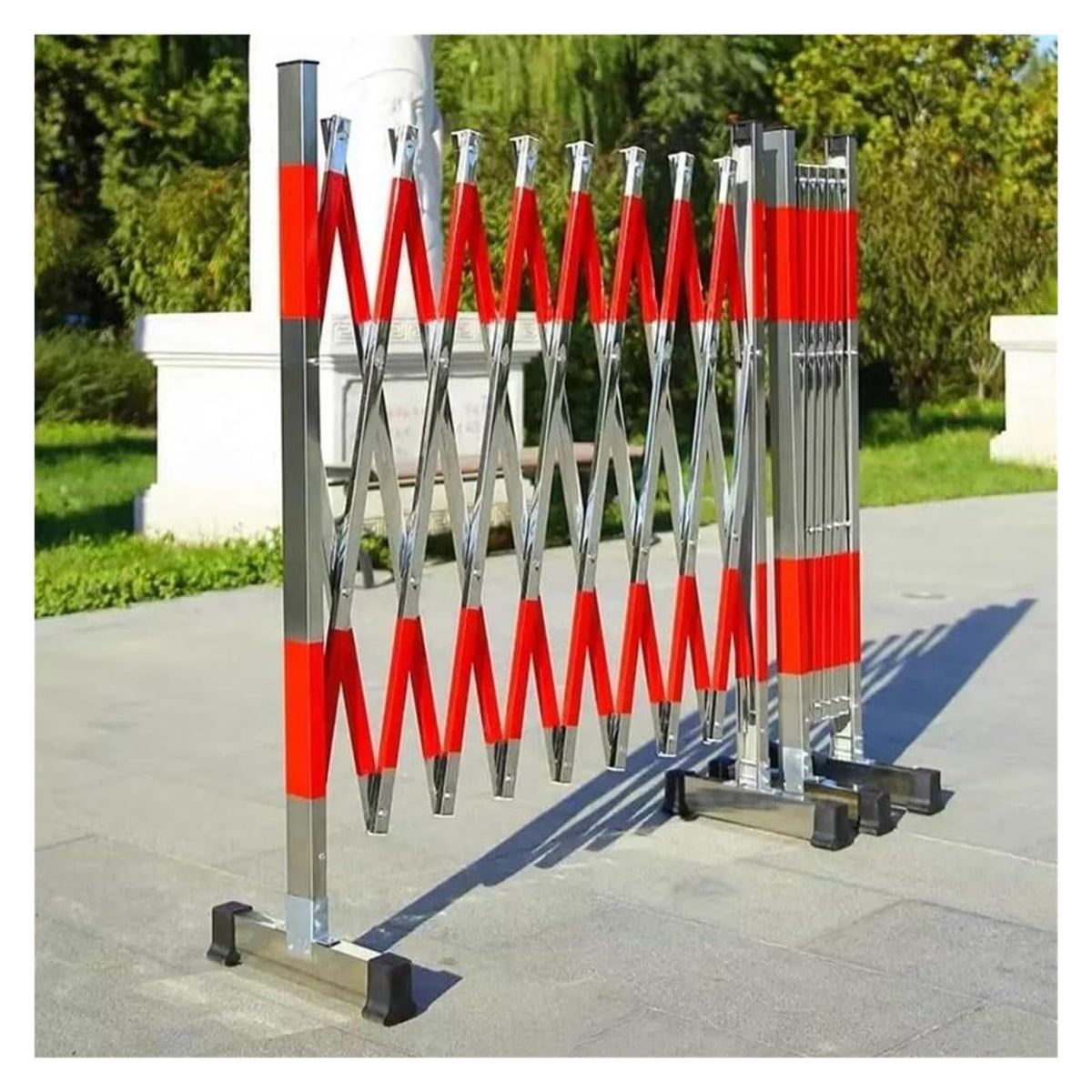 Teles Expandable Metal Barricade, Portable Traffic Control Barrier, Roadblock & Construction Fencing, 1.5 x 2 m Safety Solution for Events & Security