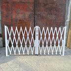 Expandable Security Gate - Heavy Duty 360° Rolling Barricade, Flexible Galvanized Steel Folding Garden Door with Handle, Ground Fixed, H: 1.5m x L: 4m - Ideal for Security Barriers