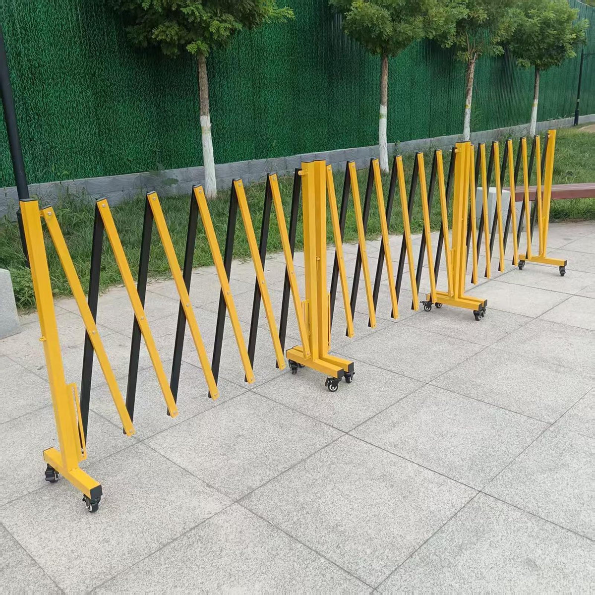 Expandable Folding Securi Gate - Outdoor Retractable Scissor Door Connectable BER for Schools Portable Traffic Control Gate with Wheels (31.5"x236.2")